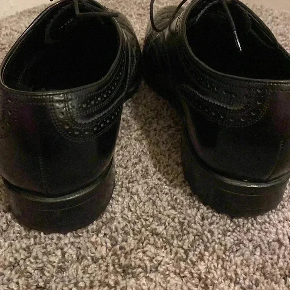 Florsheim men’s black leather Oxford style shoes size 10 - great condition main image 2